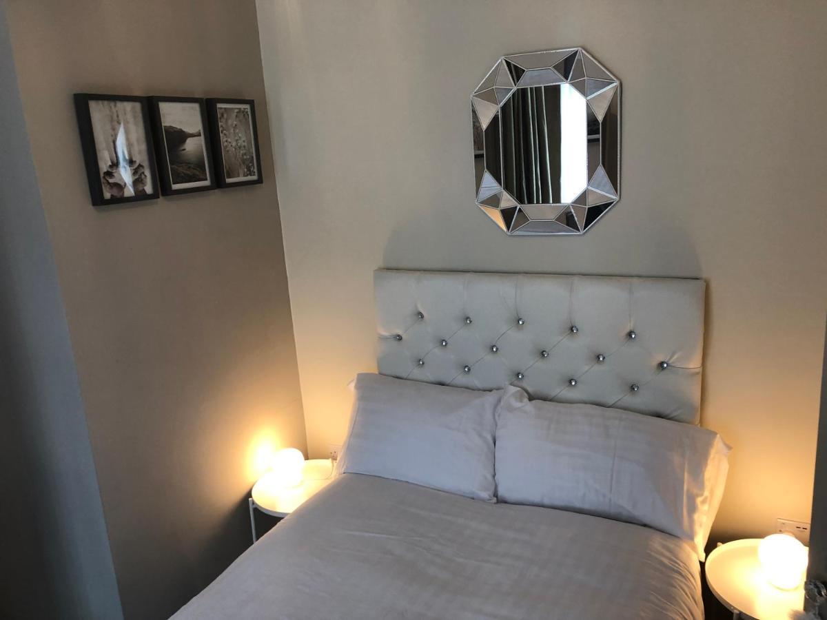 3 Double Bed Brittania Styled Central Home Near Lfc Sleeps 6 With Free Business Super Fast Fibre Broadband Liverpool Exterior foto